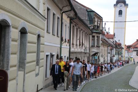 Po dveh letih Kamnik danes v znamenju maturantske četvorke (1)